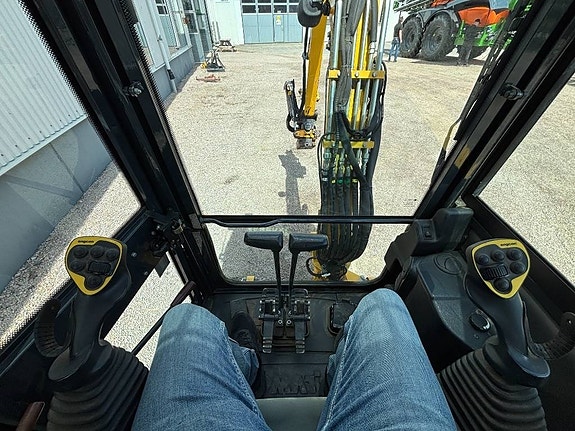 Komatsu PC26 MR-3 8 of 8
