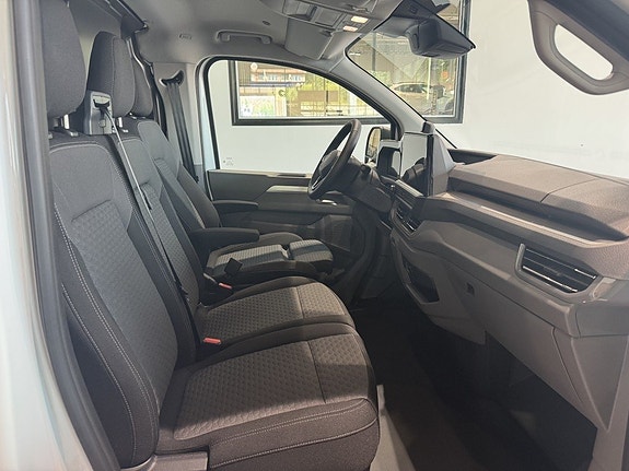 Volkswagen Transporter 9 of 18