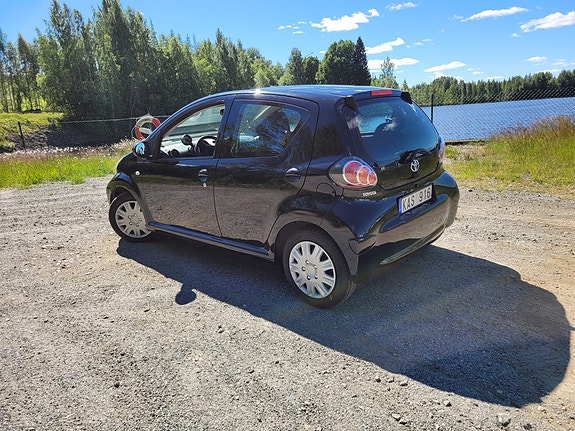 Toyota Aygo 2 of 3