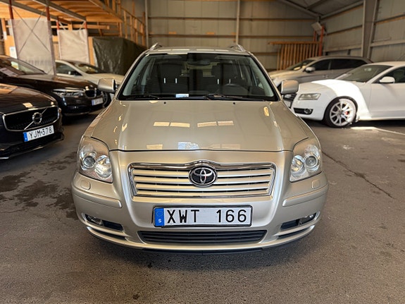 Toyota Avensis 4 of 5