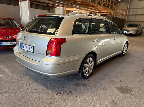 Toyota Avensis 5 of 5