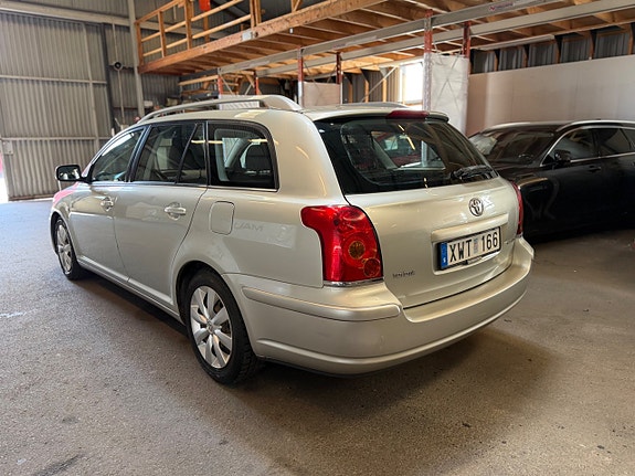 Toyota Avensis 3 of 5