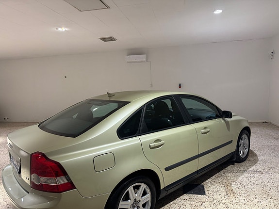 Volvo S40 3 of 5