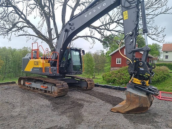 Volvo EC 230 2 of 4