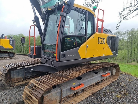 Volvo EC 230 3 of 4