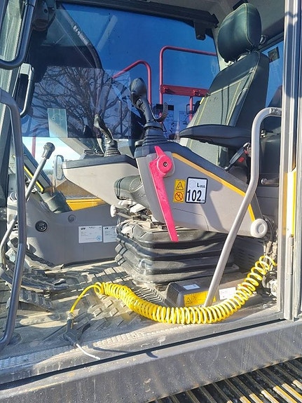 Volvo EC 220 E 4 of 9