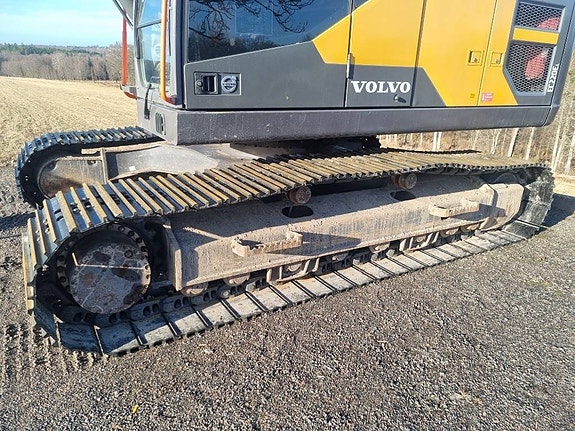 Volvo EC 220 E 6 of 9