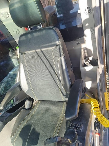 Volvo EC 220 E 8 of 9