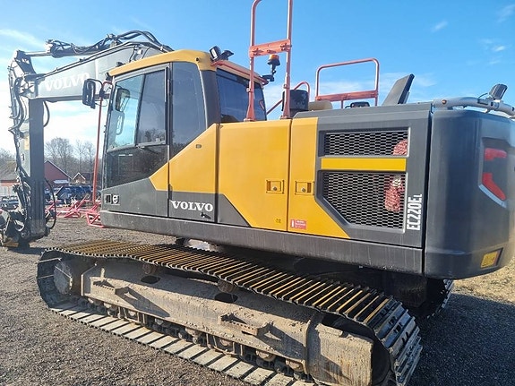 Volvo EC 220 E 2 of 9