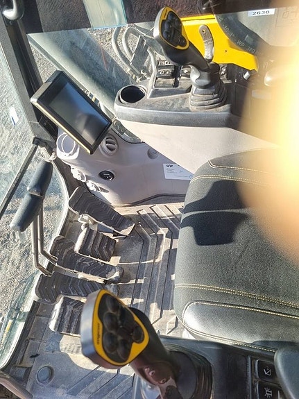 Volvo EC 220 E 9 of 9