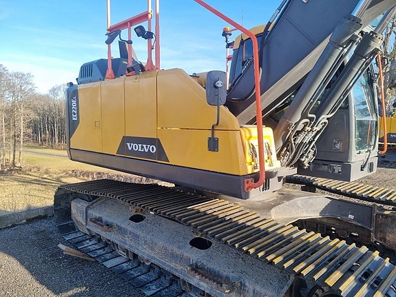Volvo EC 220 E 3 of 9