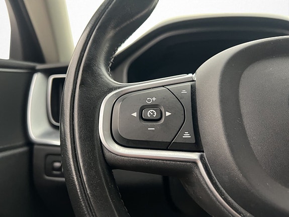 Volvo XC60 12 of 30