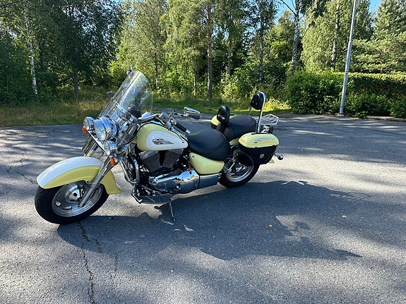 Suzuki VL1500 Intruder 2 of 3