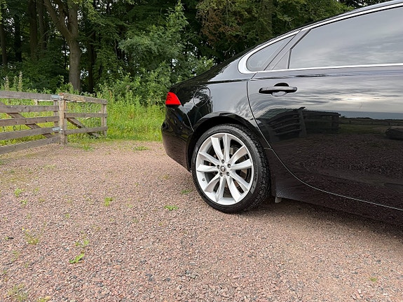 Jaguar XF 7 of 10