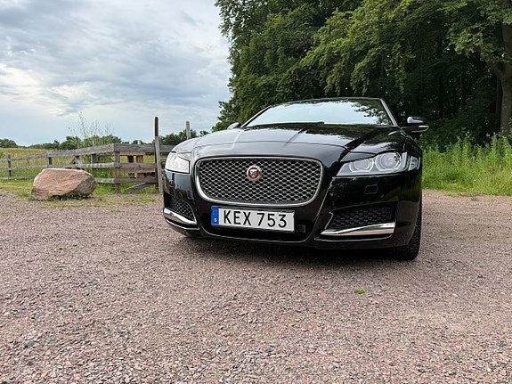 Jaguar XF 6 of 10