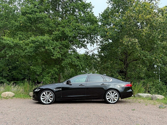 Jaguar XF 4 of 10