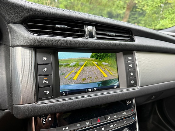 Jaguar XF 9 of 10