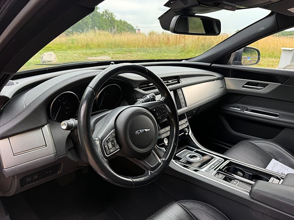 Jaguar XF 8 of 10