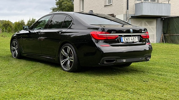 BMW 740d 3 of 5