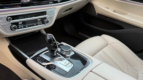 BMW 740d 5 of 5