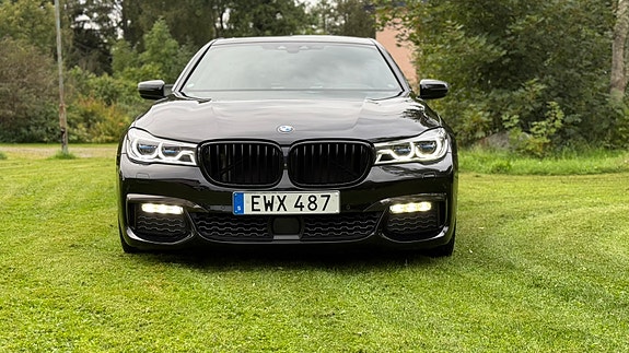 BMW 740d 2 of 5