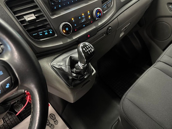Ford Transit Custom 17 of 18
