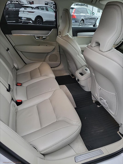 Volvo V90 Cross Country 4 of 5