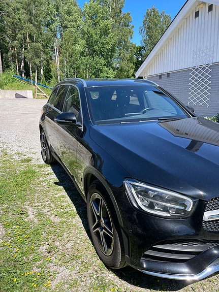 Mercedes-Benz GLC300 d 2 of 5