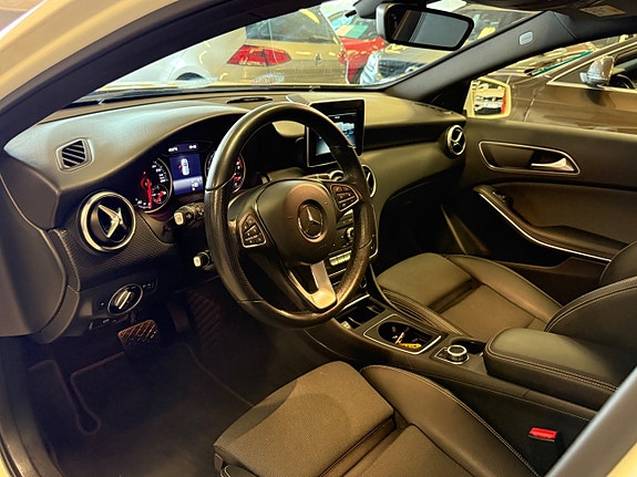 Mercedes-Benz A180 14 of 29