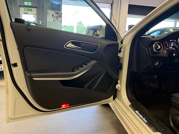 Mercedes-Benz A180 17 of 29