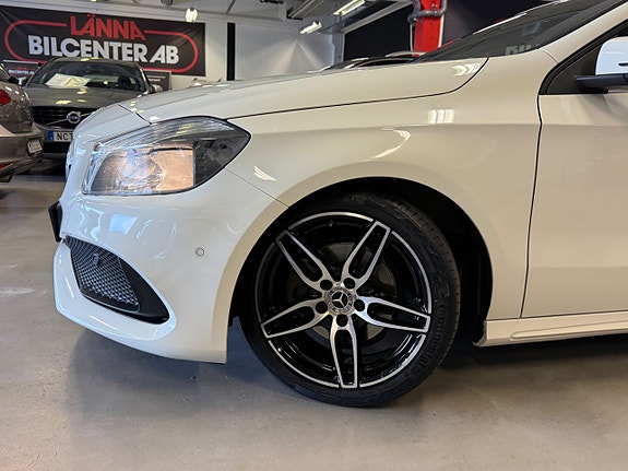 Mercedes-Benz A180 2 of 5