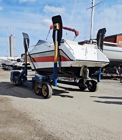Elan Invader 240 / 7,5m / Volvo 5,7 V8 270hk 3 of 5