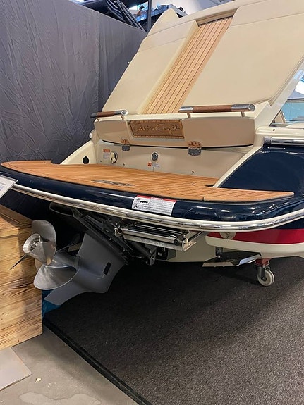 Chris Craft 27 Launch 6 of 11