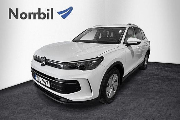Volkswagen Tiguan 2 of 5