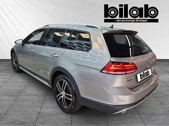 Volkswagen Golf Alltrack 3 of 10
