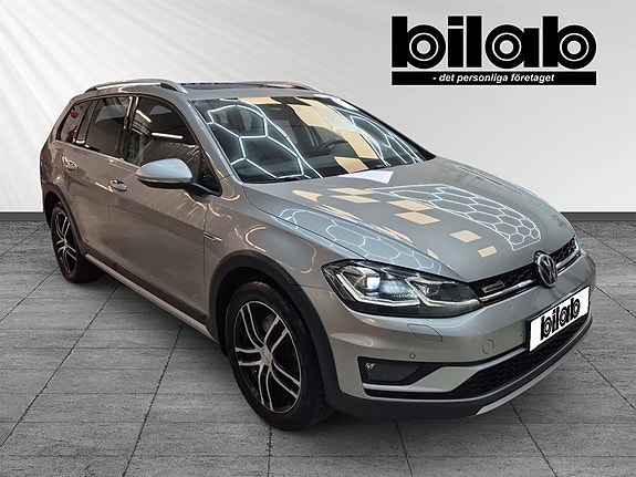 Volkswagen Golf Alltrack 2 of 10