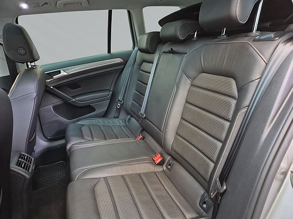 Volkswagen Golf Alltrack 5 of 10