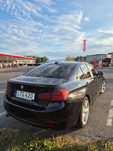 BMW 320d 2 of 5