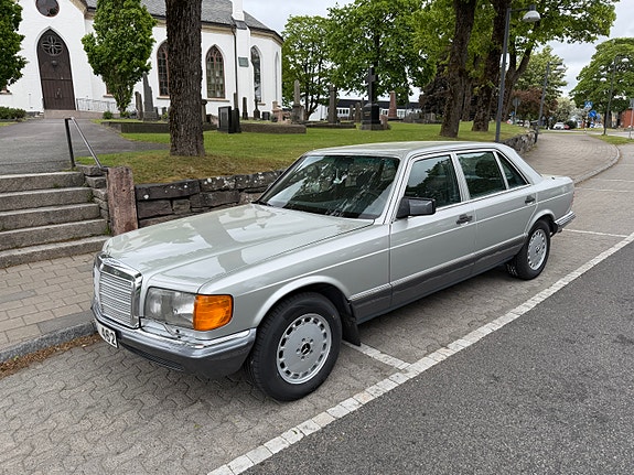 Mercedes-Benz 380 SE 3 of 3