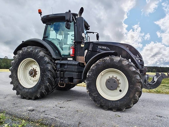Valtra S 374 2 of 5