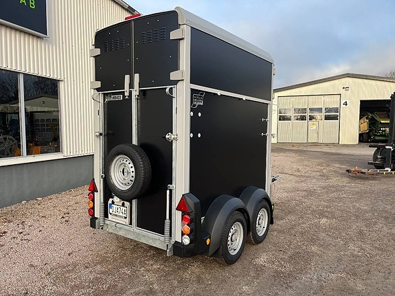 Ifor Williams HB 403 Hästtransport 3 of 4