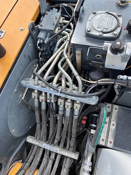 Liebherr A 914 Compact Litronic 10 of 15