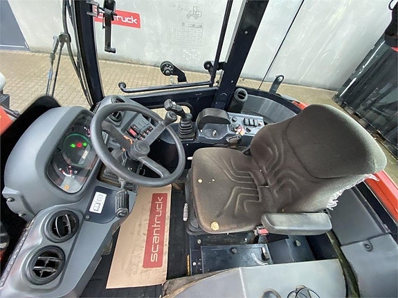 Kubota R082 3 of 10