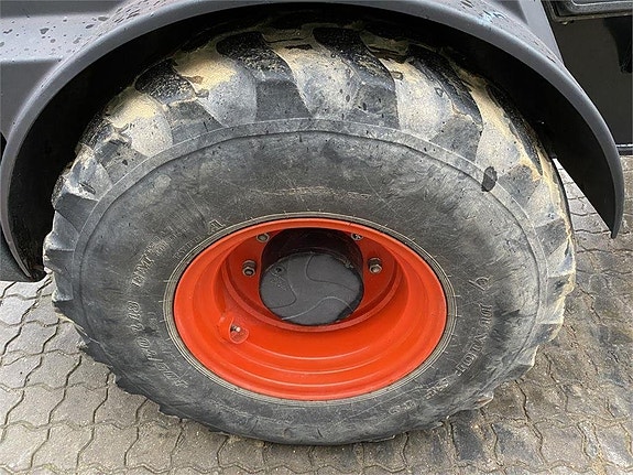 Kubota R082 7 of 10