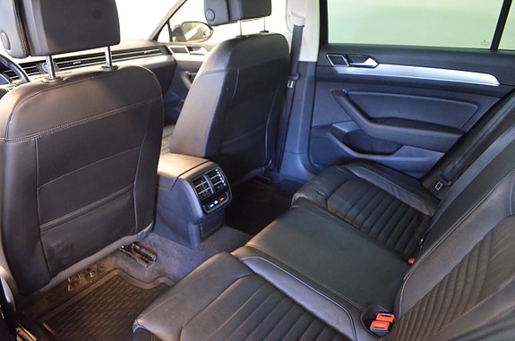 Volkswagen Passat 11 of 23