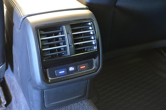 Volkswagen Passat 18 of 23