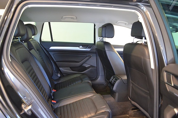 Volkswagen Passat 21 of 23