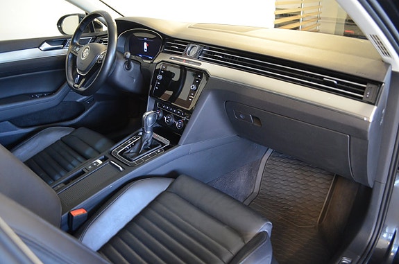 Volkswagen Passat 19 of 23