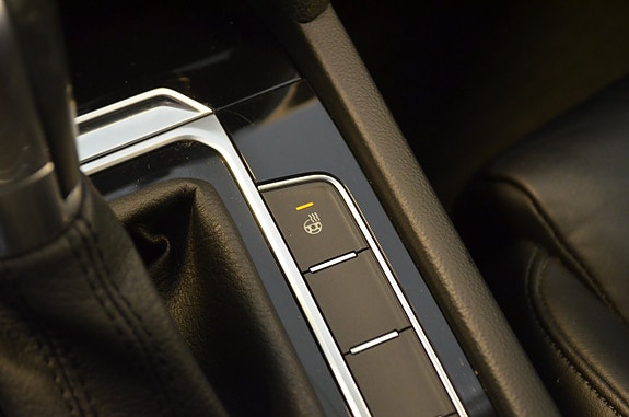 Volkswagen Passat 16 of 23