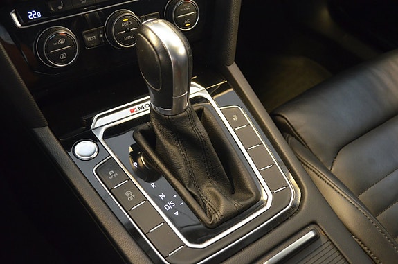 Volkswagen Passat 15 of 23